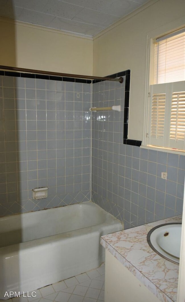 Building Photo - 4 br, 2 bath House - 200 Woodlawn Dr