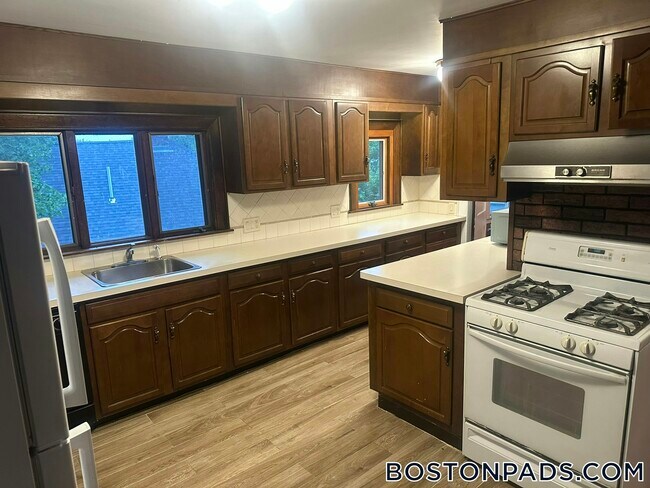Foto del edificio - 93 Hillside Rd