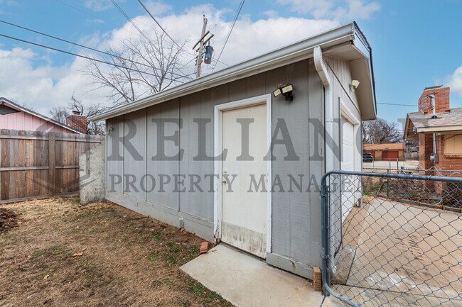 Foto del edificio - 2210 W Columbine Ln