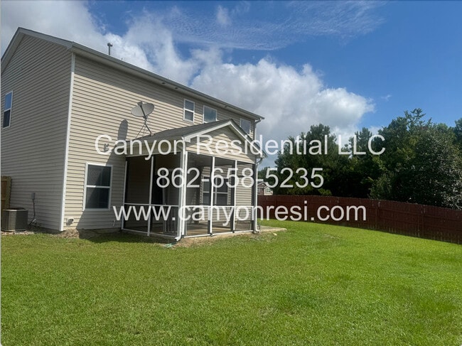 Building Photo - 2521 Spinnaker Dr