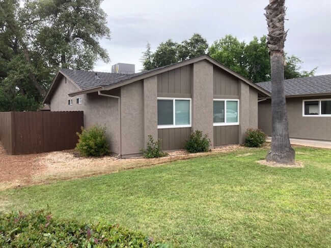 Building Photo - Newly Updated 3 Bdrm 2 Bath House Near Schools and Shopping, Corner of Shasta Pines and Mistletoe