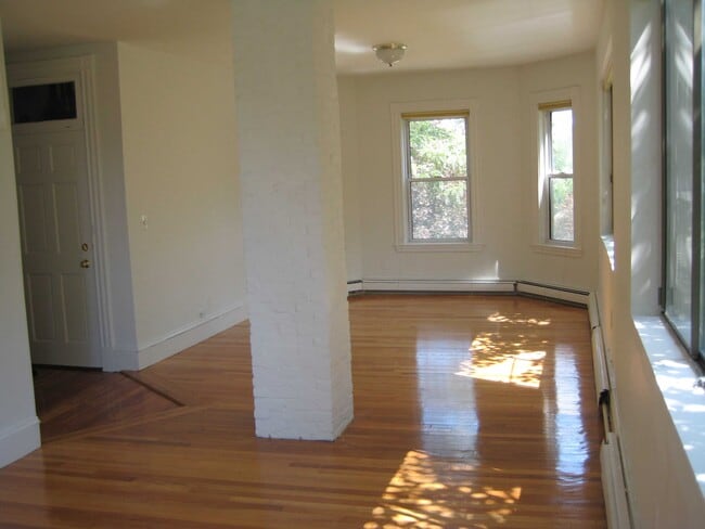 Sala / Comedor - 71 Putnam Ave
