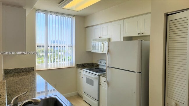 Foto del edificio - 19501 W Country Club Dr