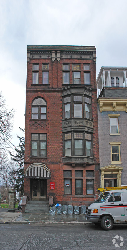 Building Photo - 286 Grand St