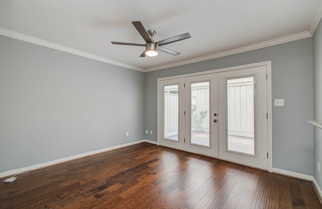 Foto del edificio - 402 Bendwood Dr
