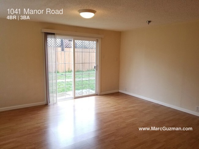 Foto del edificio - 1041 Manor Rd