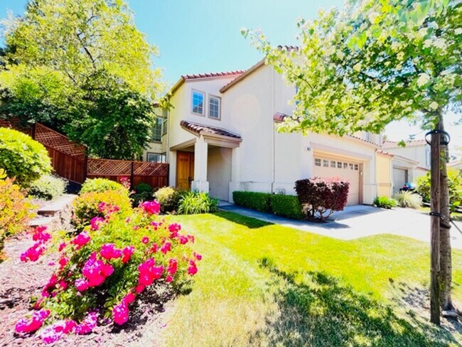 Building Photo - Contemporary 4BD/2.5BA Home in Vista Point...