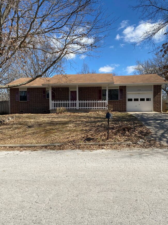 Building Photo - 3 bedroom/1 bathroom house