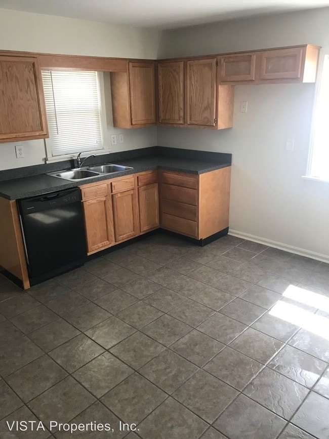 Building Photo - 3 br, 1 bath House - 5006 Kendall Road