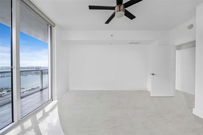 Foto del edificio - 244 Biscayne Blvd