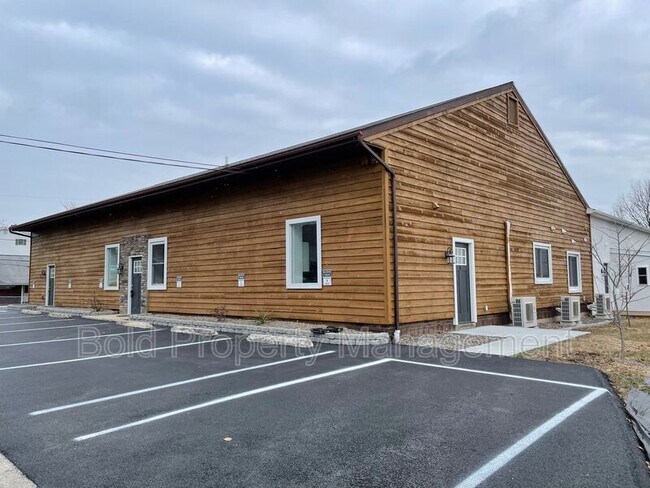 Building Photo - 355 Saylor St