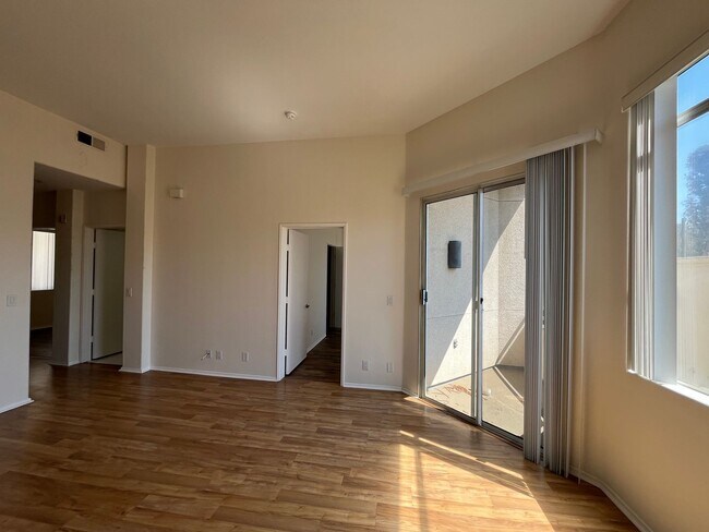 Foto del interior - 16117 Sunset Blvd