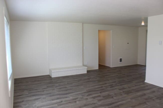 Foto del edificio - 4 bedroom, 2 bath home near Intel in Hillsboro