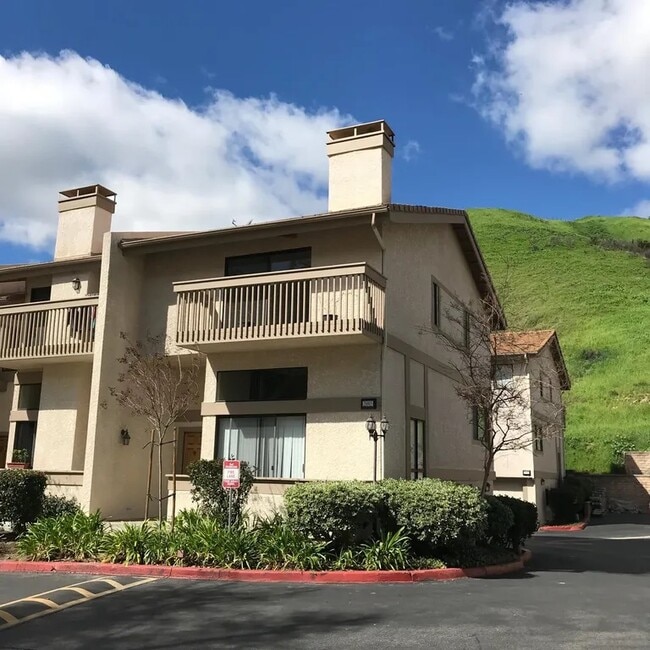 Building Photo - 26005 Alizia Canyon Dr