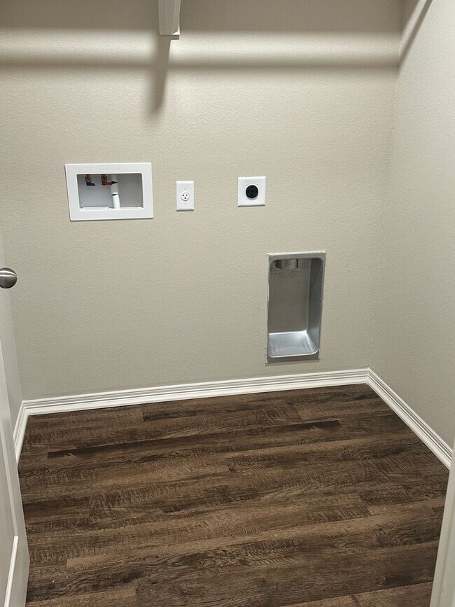 Foto del edificio - Bryan - 3 bedroom - 2 bath - 2 car garage - fenced in back yard - Brand New House - very new to B...