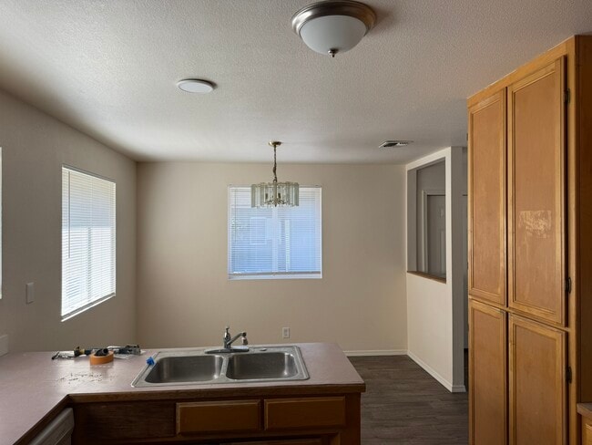 Foto del edificio - 902 SW Rogue River Ave