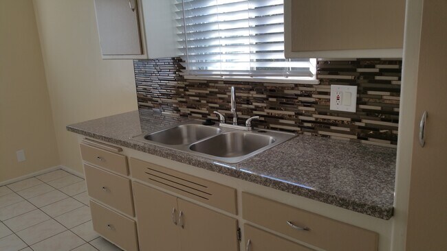 Foto del edificio - 3636 Kelton Ave