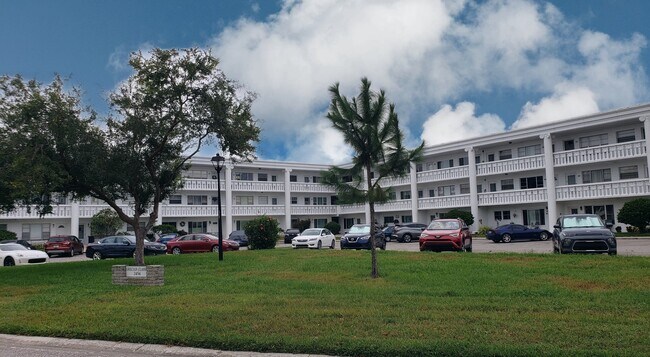 Building Photo - 2454 Australia Way E