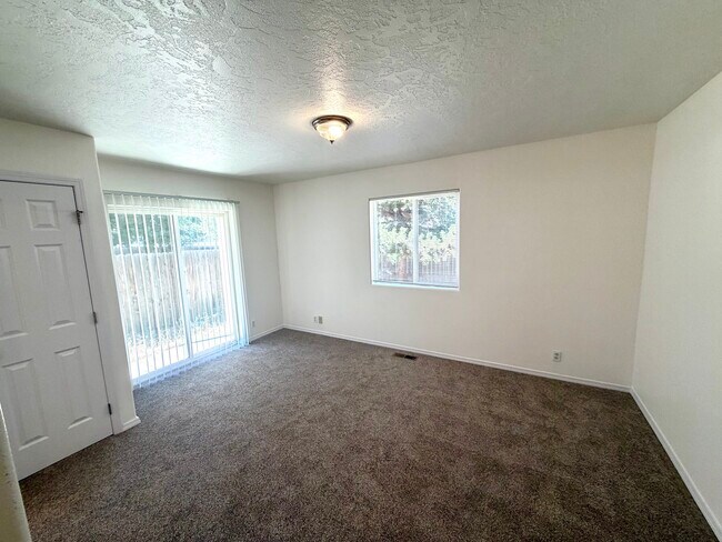 Foto del edificio - 16672 Shaw Pine Ct
