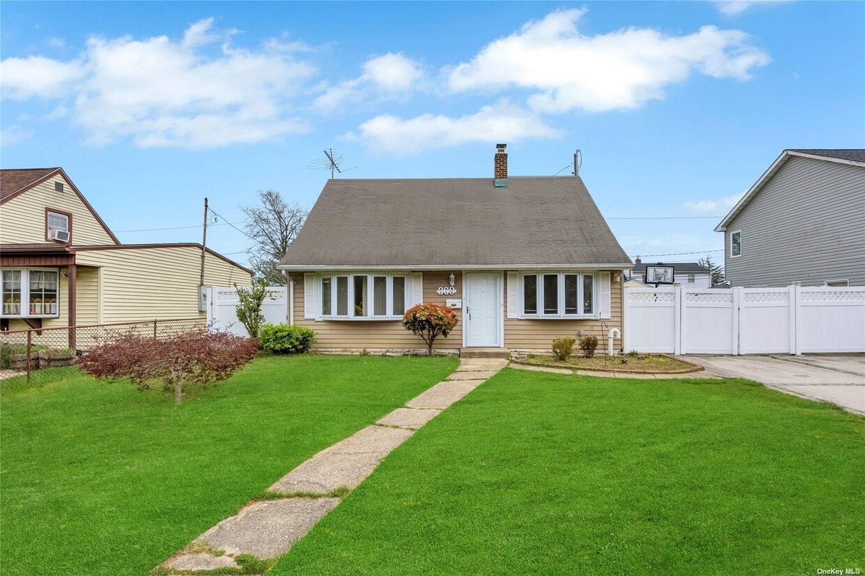 369 Loring Rd, Levittown, NY 11756 House Rental in Levittown, NY