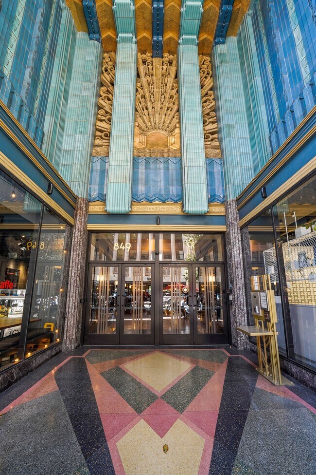 Foto del edificio - 849 S Broadway