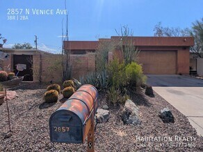 Building Photo - 2857 N Venice Ave