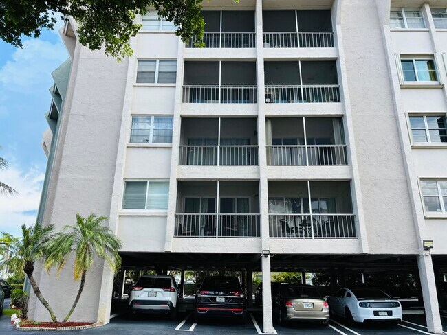 Foto del edificio - 505 Spencer Dr