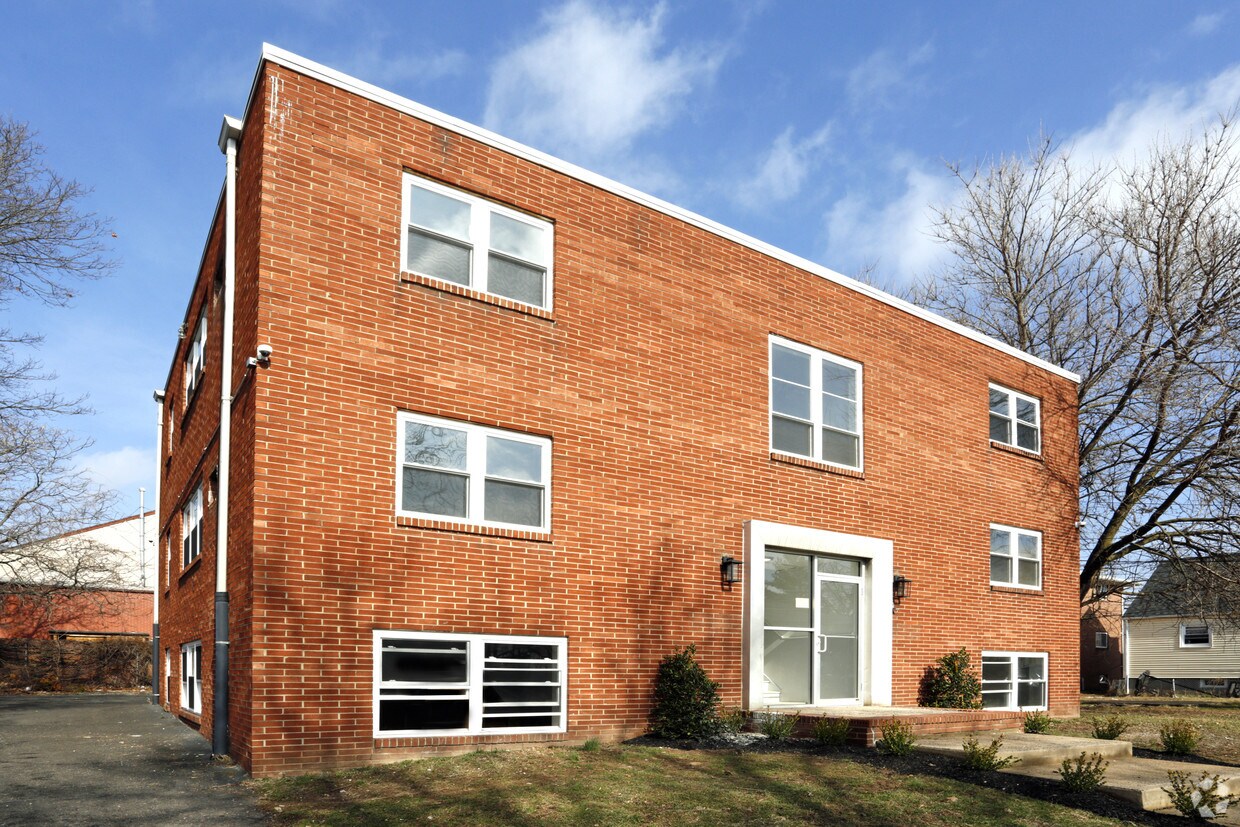 Primary Photo - Adams Place