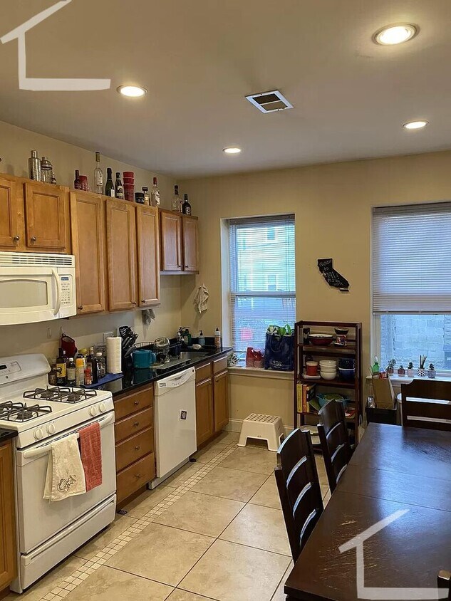 HOT JAMAICA PLAIN LISTING!!! FIVE BED TWO ... - HOT JAMAICA PLAIN LISTING!!! FIVE BED TWO ...