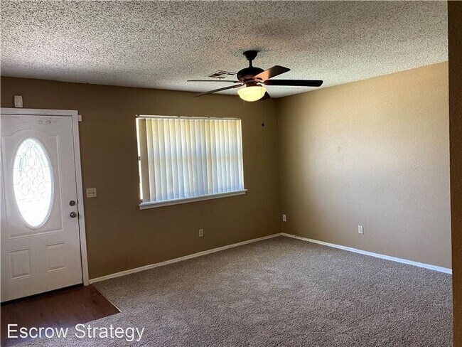 Building Photo - 3 br, 1.5 bath House - 4509 Royal