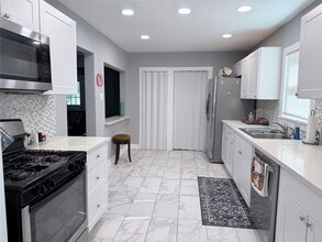 Building Photo - 3834 Rosedale St