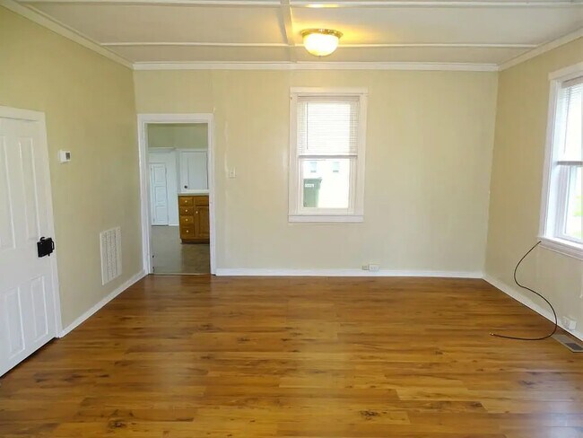 Foto del edificio - 145 E Main St