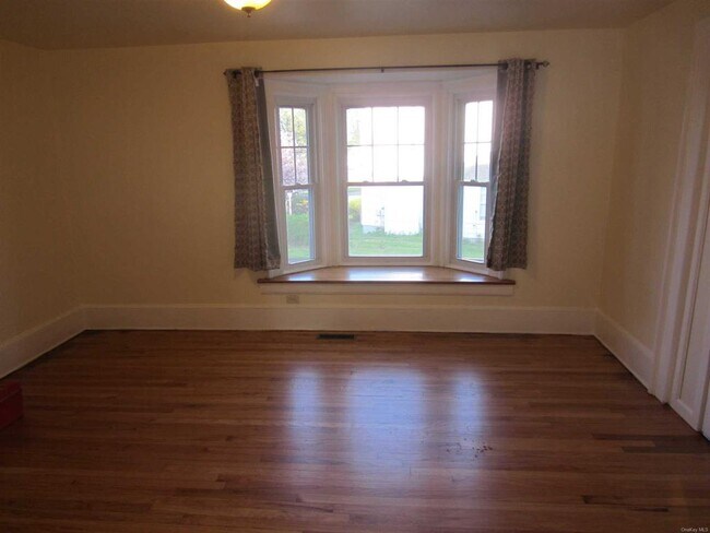 Building Photo - 212 S Cherry St