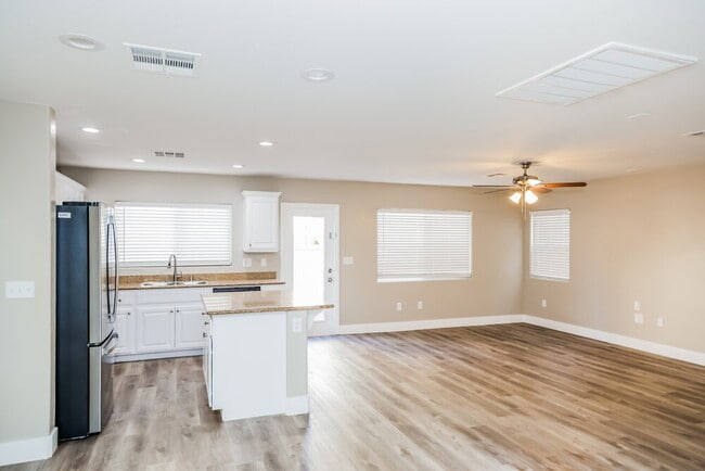 Building Photo - 7310 Prussian Green St