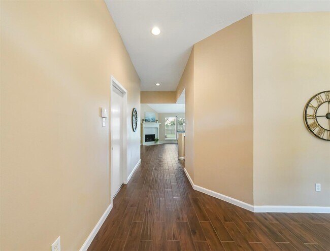 Foto del edificio - 5219 Bay Pines Dr