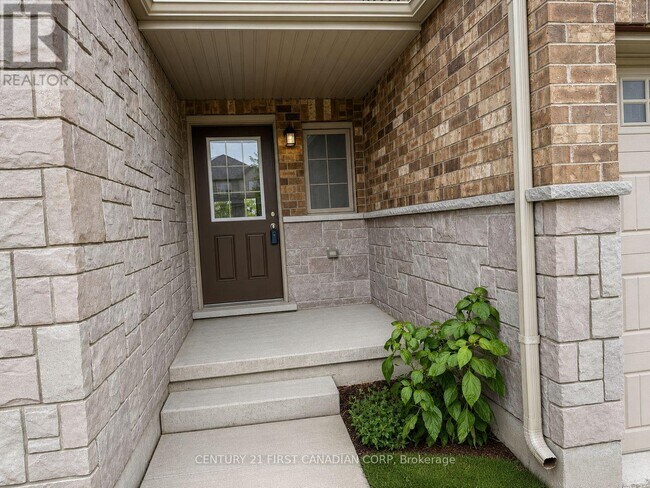 Photo du bâtiment - 3188 Singleton Ave