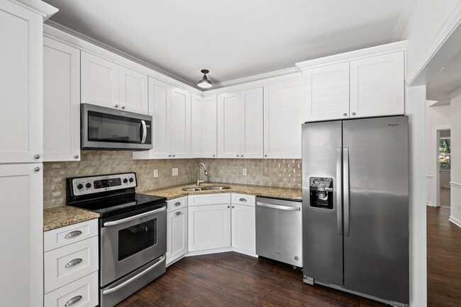Building Photo - First Floor Primary! Cute 3 Bedroom 2 Bath...