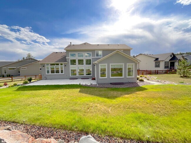 Foto del edificio - 5 Bedroom Home Available Near Baptist Rd &...