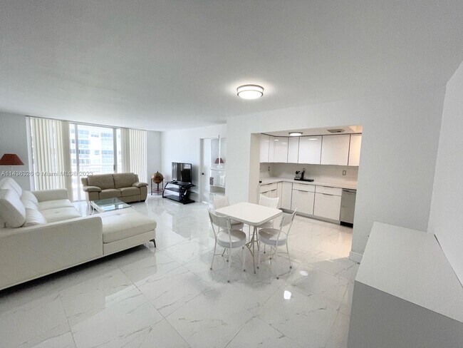Foto del edificio - 18041 Biscayne Blvd