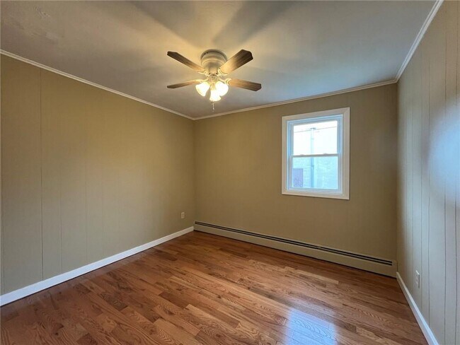 Building Photo - 1287 1/2 S Broadway