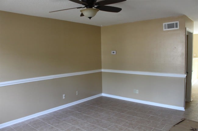 Building Photo - 2505 Redwood Ct