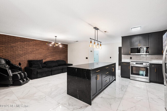 Building Photo - 8880 Old Kings Rd S