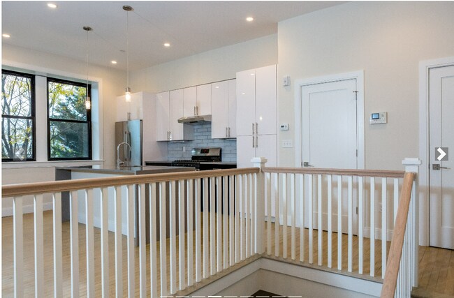 Building Photo - 3 New St