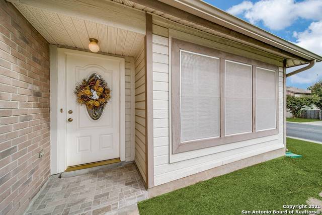 Foto del edificio - 6635 Honeyridge Ln
