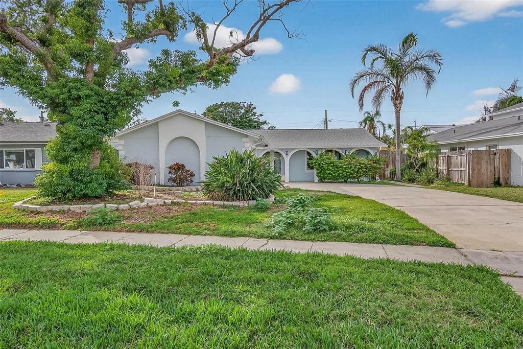 Foto principal - 5630 Venetian Blvd NE