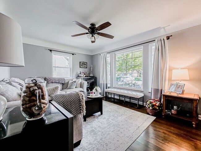 Foto del edificio - Welcome to this charming 3-bedroom, 2-bath...