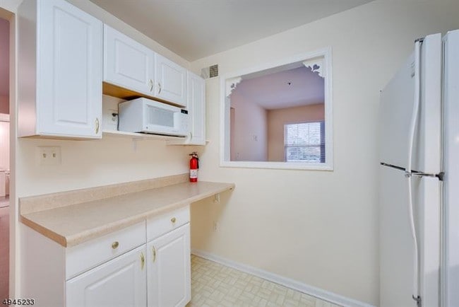 Building Photo - 35 Brookside Ln