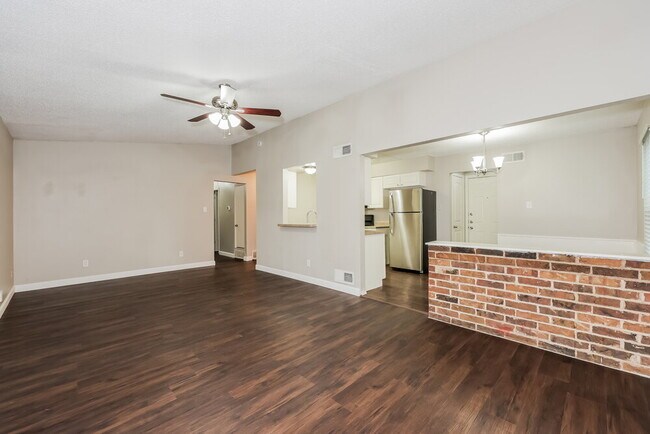 Building Photo - 629 Dawn Dr