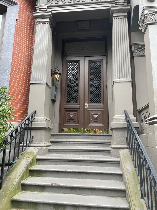 Foto principal - 74 Commonwealth Ave