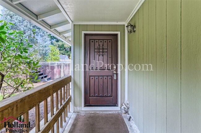 Foto del edificio - Gorgeous 3 Bedroom Home with SwimSpa Avail...